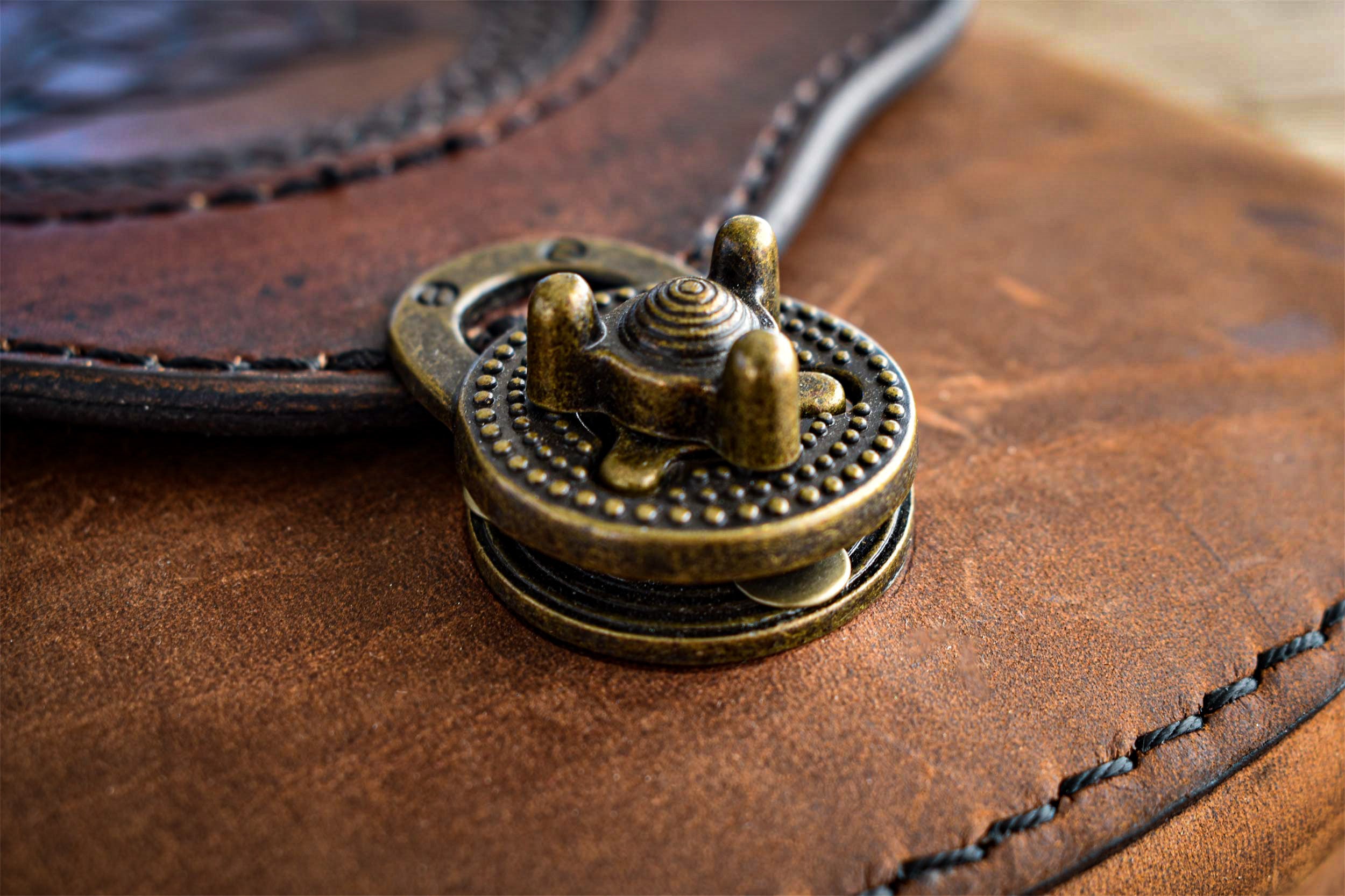 THE BRIGID - Crossbody Bag w/Trinity Knot