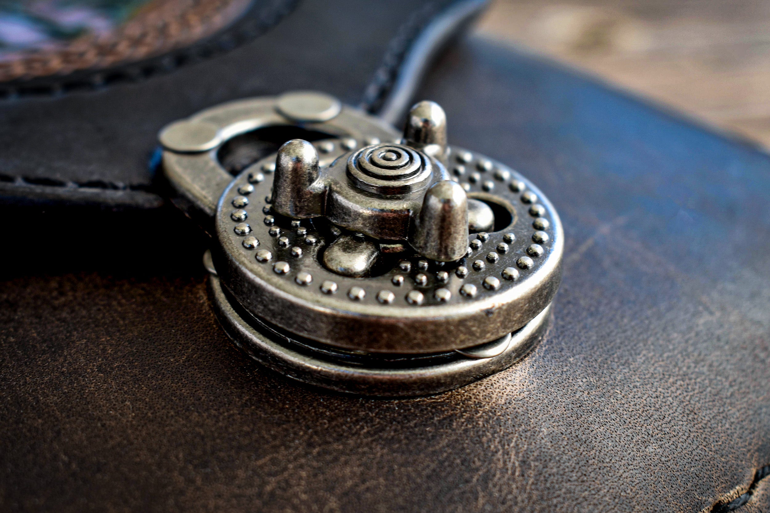 THE BRIGID - Crossbody Bag w/Thistle